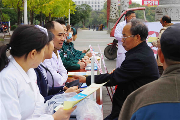 心梗救治日 | 松桃苗族自治县民族中医院义诊送健康