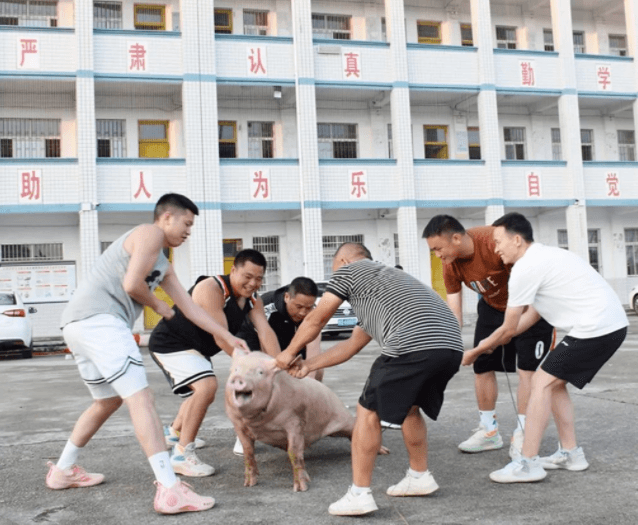 祝贺！松桃县民族中医院篮球队在贵州·松桃·九龙第八届中国苗族情人节六月六活动村BA花式篮球赛中获奖